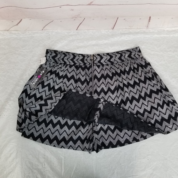 NWT Eye Candy Women's 3X Chevron Stripe Skort NEW - Picture 3 of 5